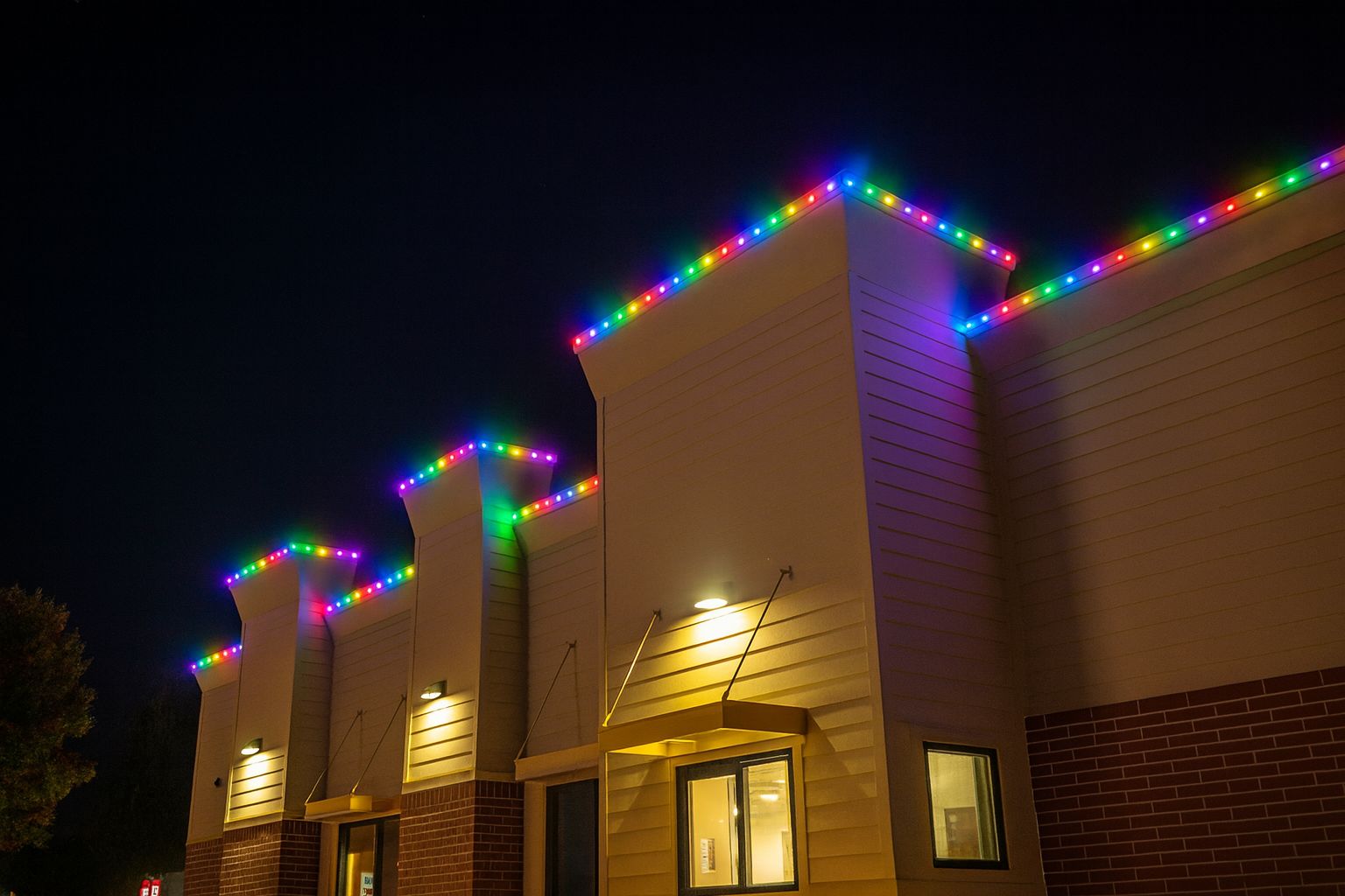 Multicolor commercial lighting